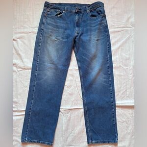 Men’s Levi’s 505 denim jeans. Size 40x32. Cotton blend with stretch.
